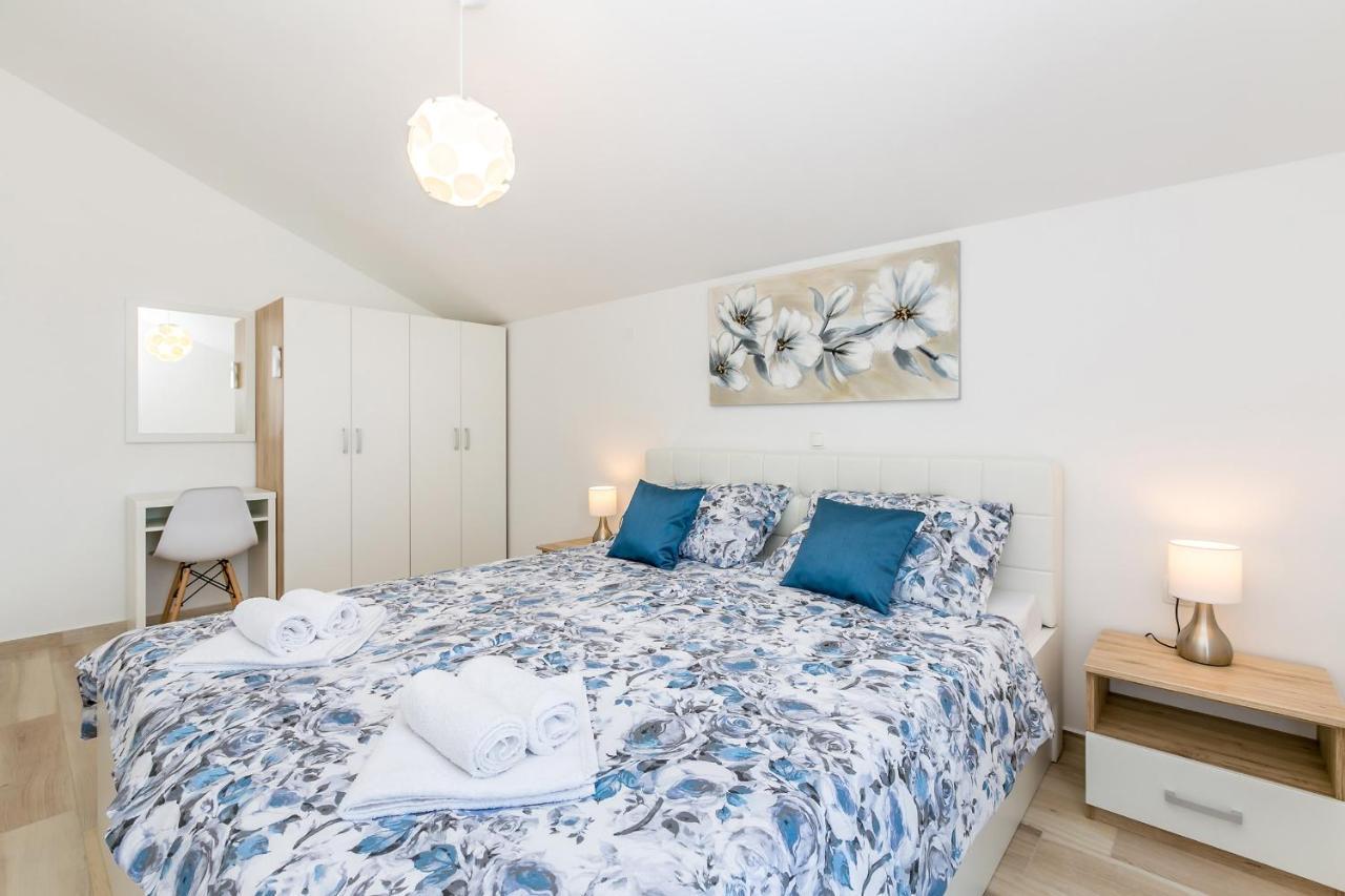 Holiday House San Michele Vrh  Экстерьер фото