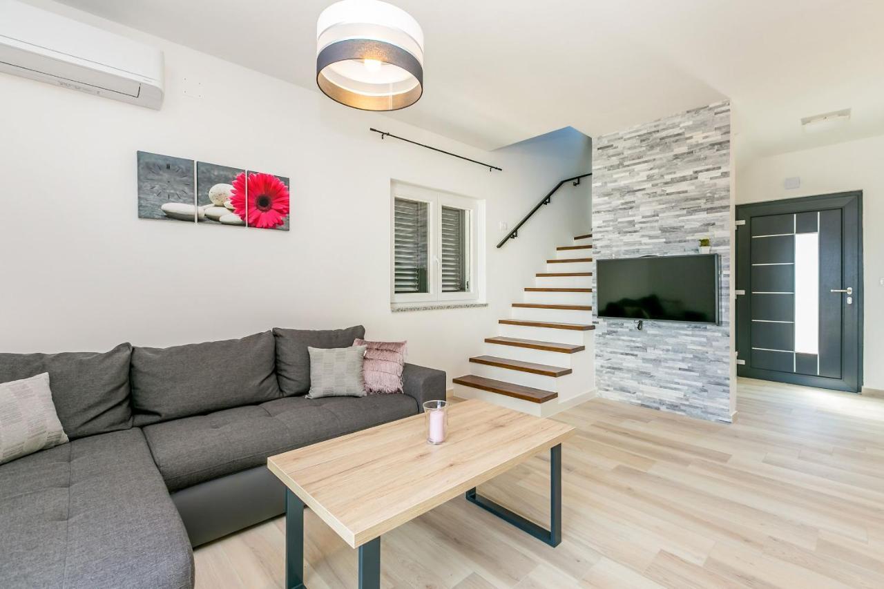 Holiday House San Michele Vrh  Экстерьер фото