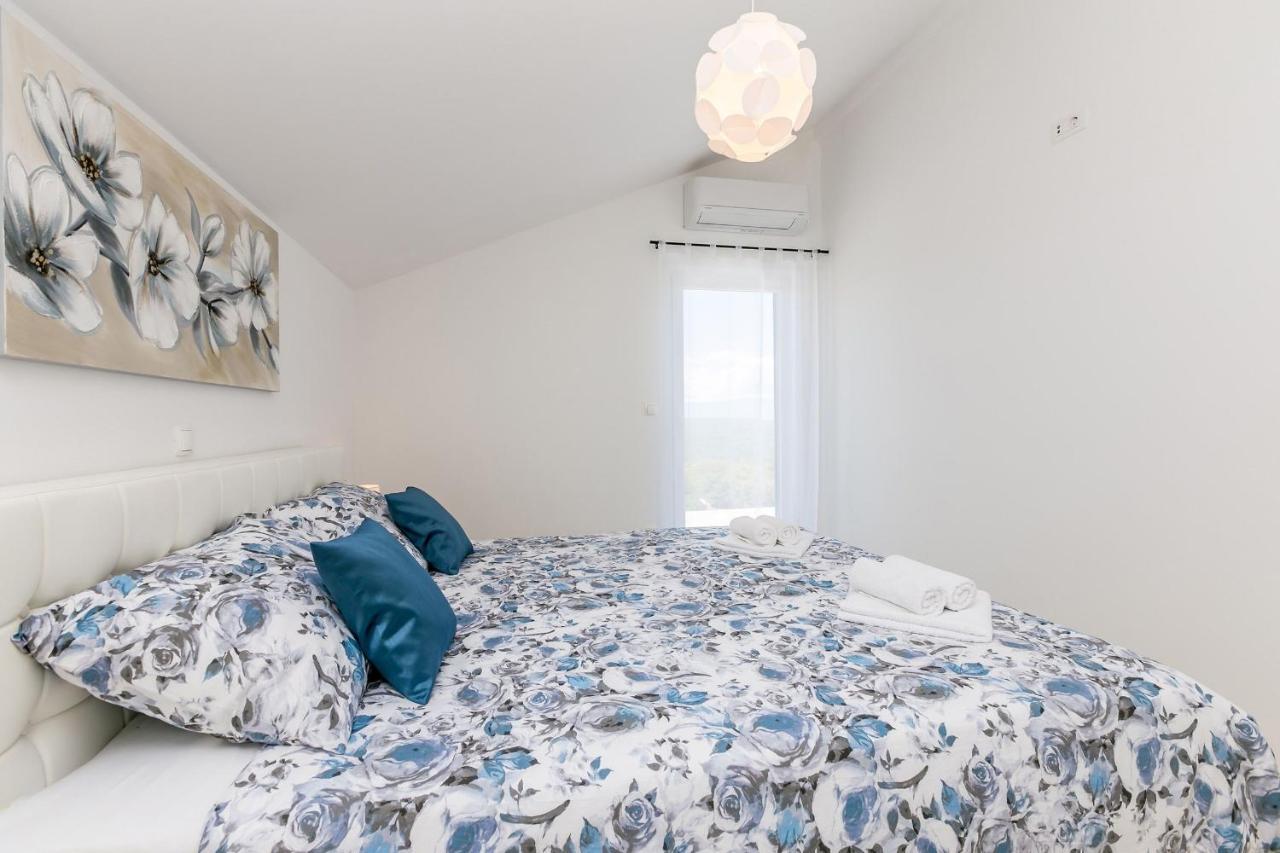 Holiday House San Michele Vrh  Экстерьер фото